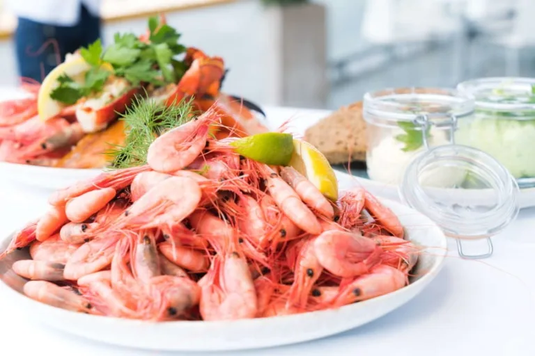 cooked seafoods in a restaurant